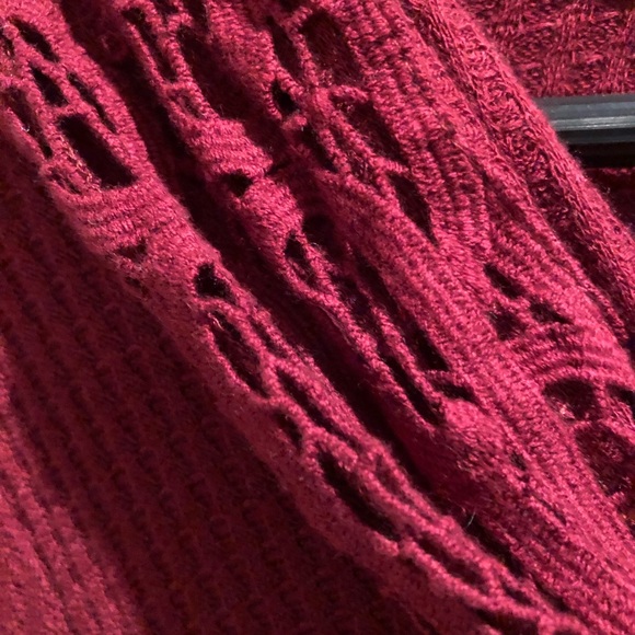 Hint of Mint lg sleeved top w/crochet arms dk red - Picture 4 of 5